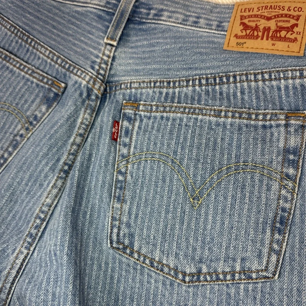 Levis 501 Shorts Womens Cut Offs Button Fly‎ Distressed Blue Medium Wash Size 30 - Picture 7 of 9